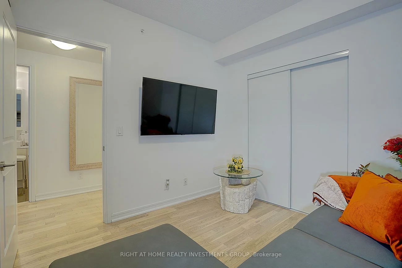 9205, Yonge, Langstaff, Richmond Hill