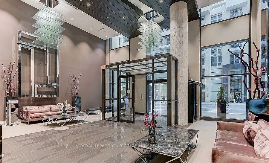 9205, yonge, Langstaff, Richmond Hill