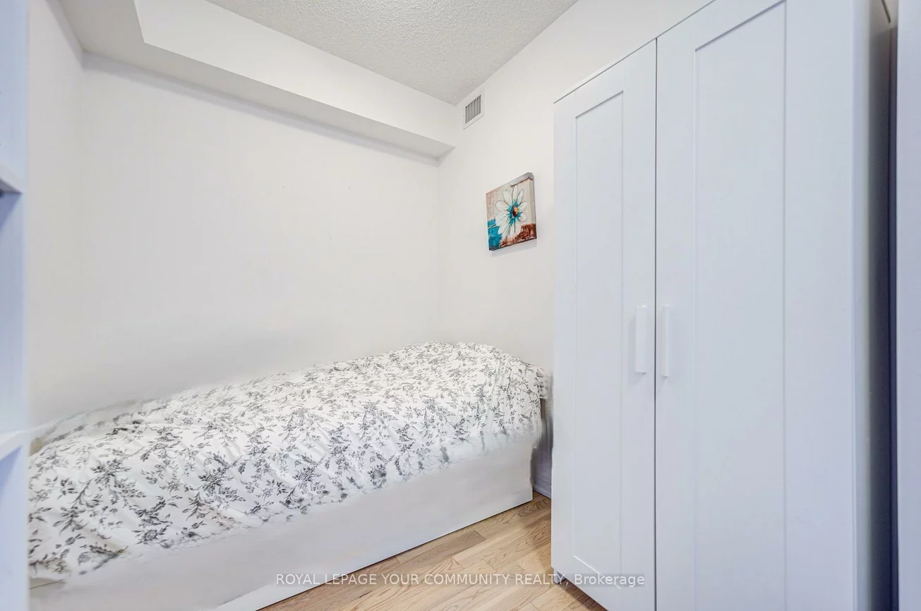 9205, yonge, Langstaff, Richmond Hill