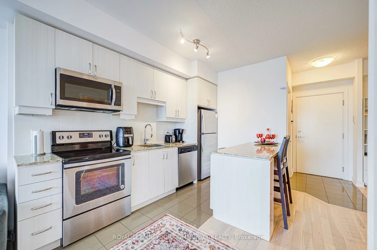 9205, yonge, Langstaff, Richmond Hill