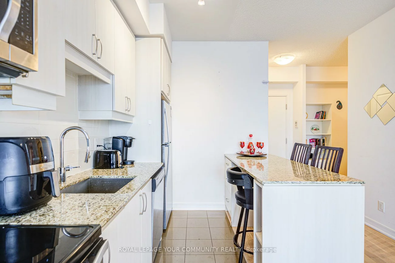 9205, yonge, Langstaff, Richmond Hill