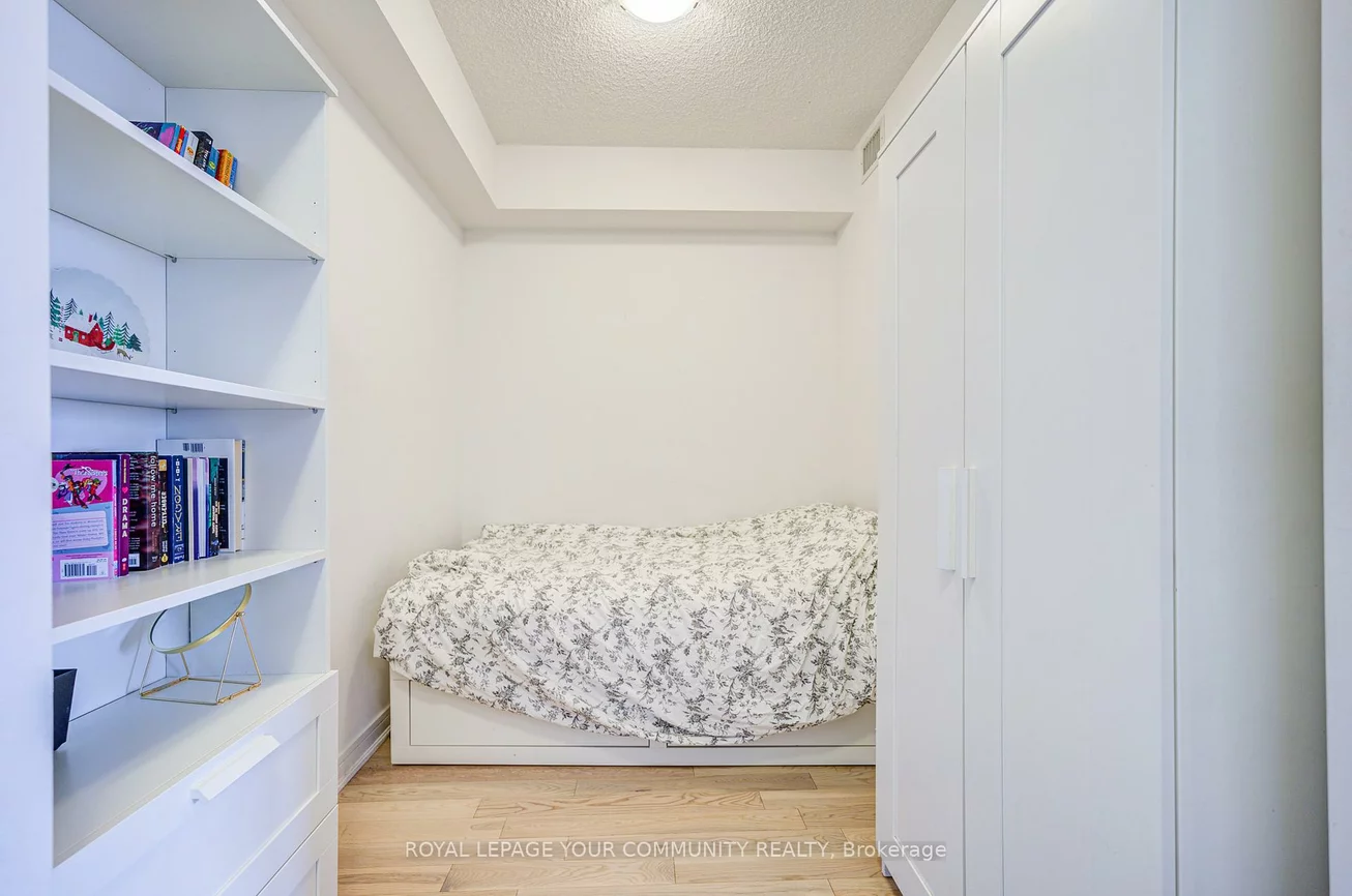 9205, yonge, Langstaff, Richmond Hill