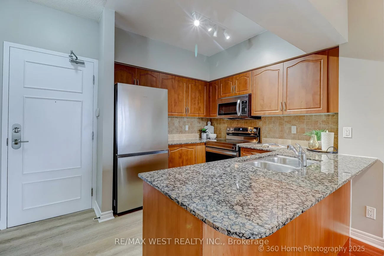350, Red Maple, Langstaff, Richmond Hill