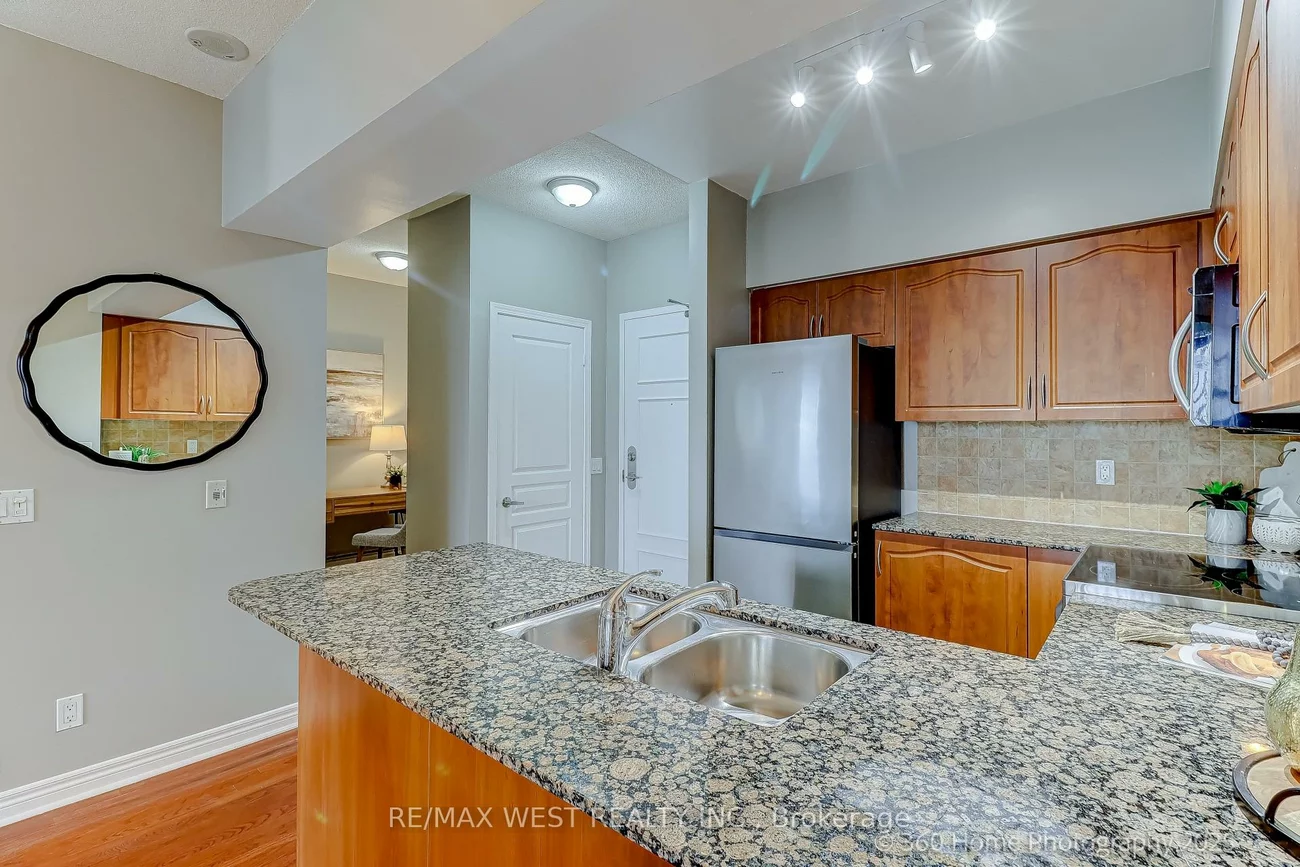 350, Red Maple, Langstaff, Richmond Hill