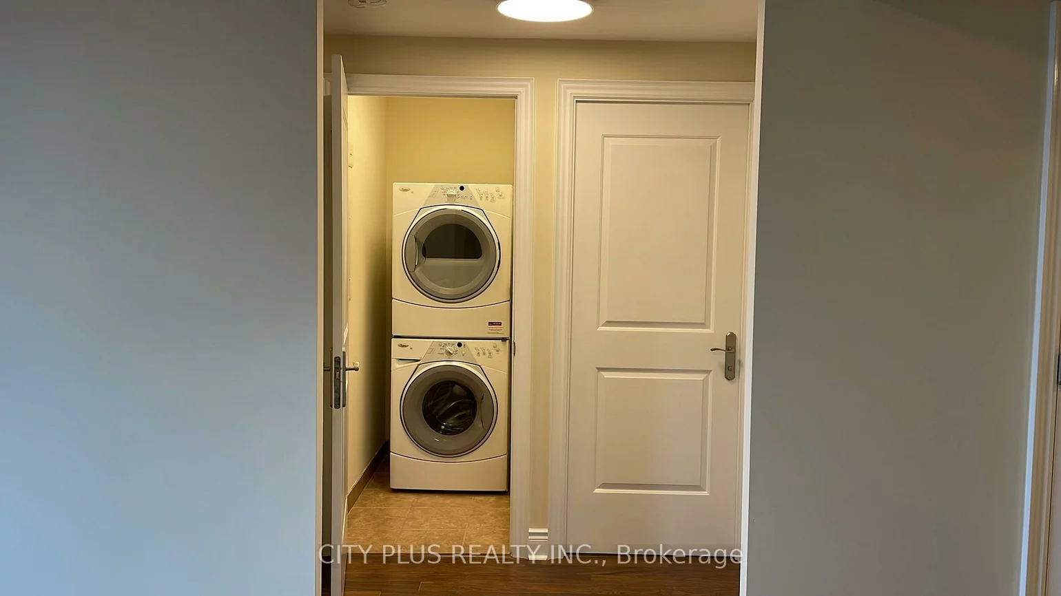 10101, Yonge, Crosby, Richmond Hill