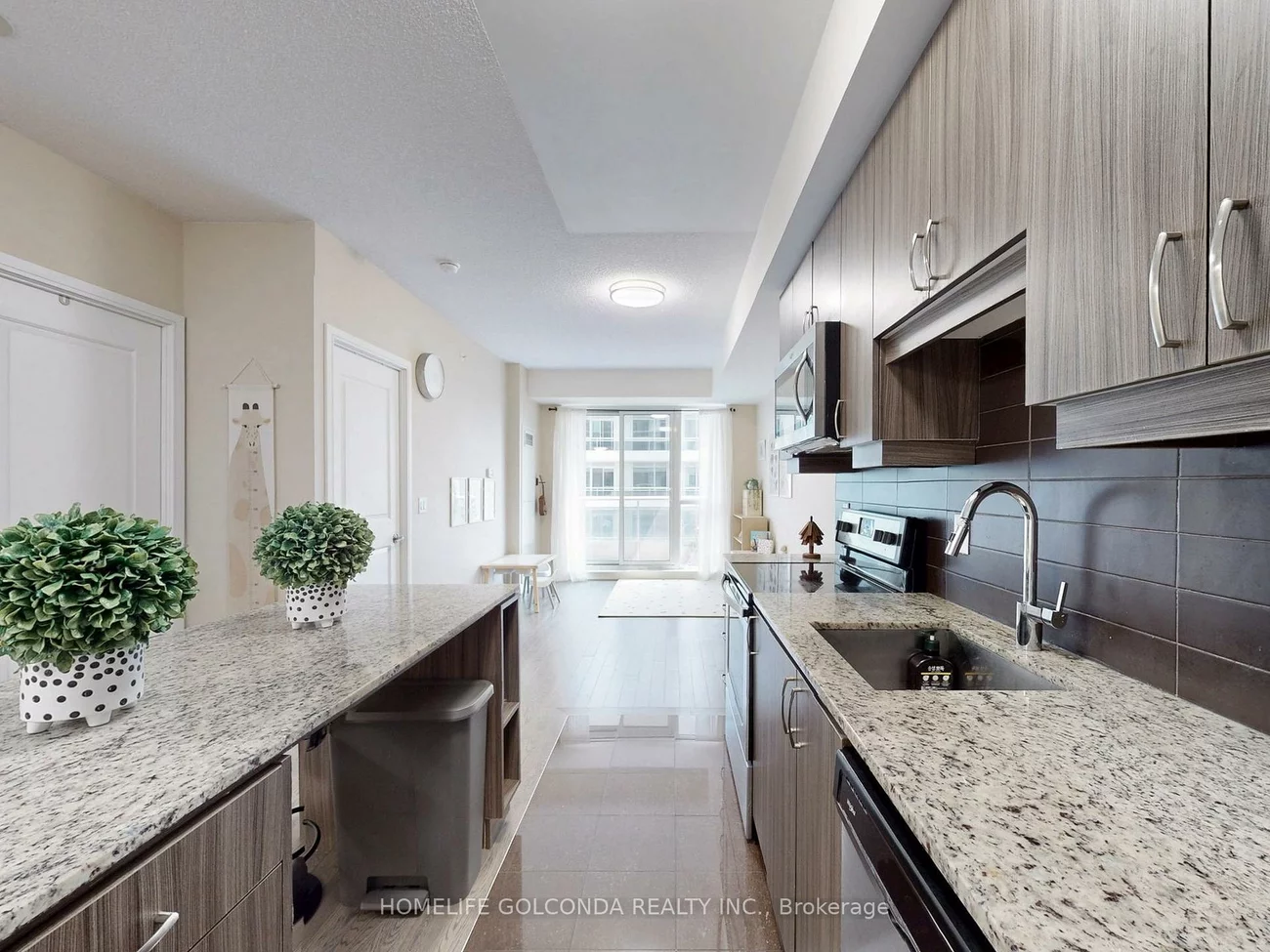 9205, Yonge, Langstaff, Richmond Hill