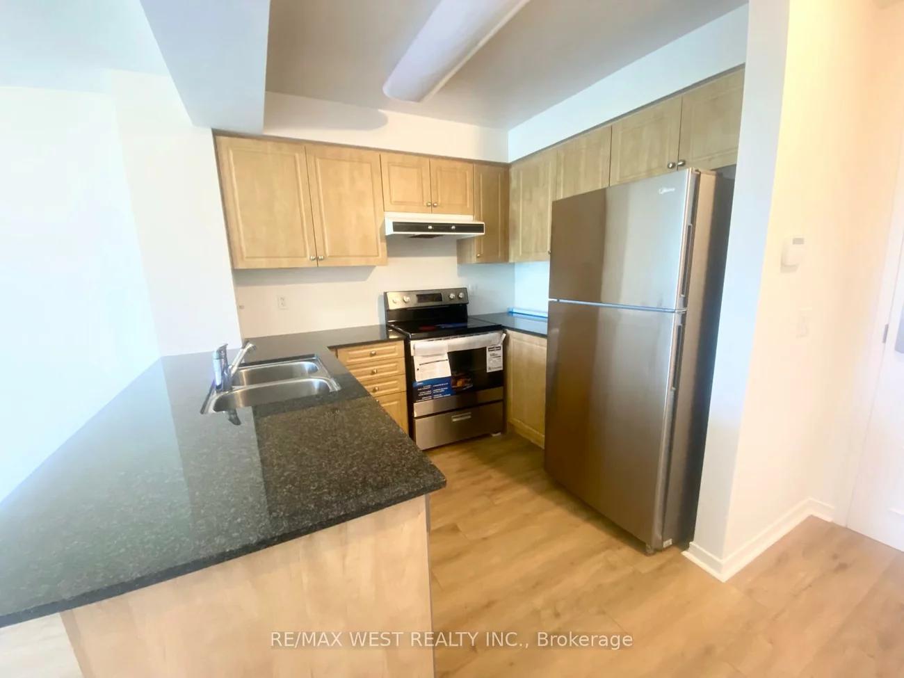 330, Red Maple, Langstaff, Richmond Hill