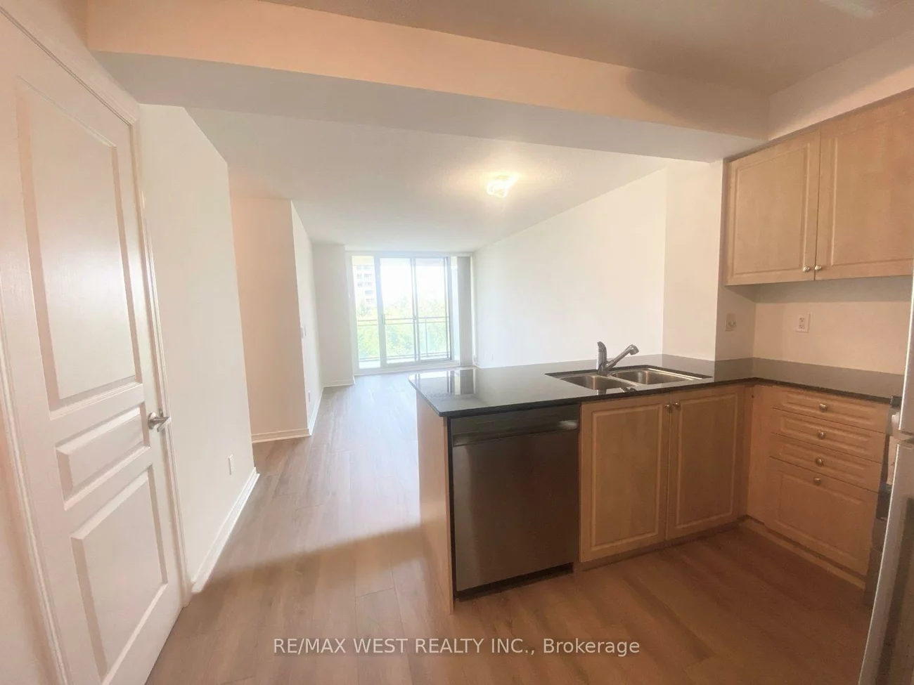 330, Red Maple, Langstaff, Richmond Hill