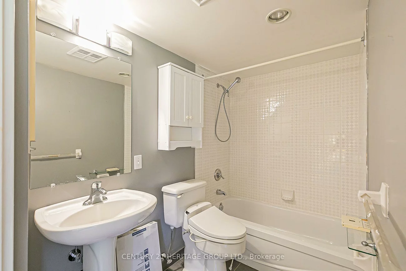 20, Baif, North Richvale, Richmond Hill