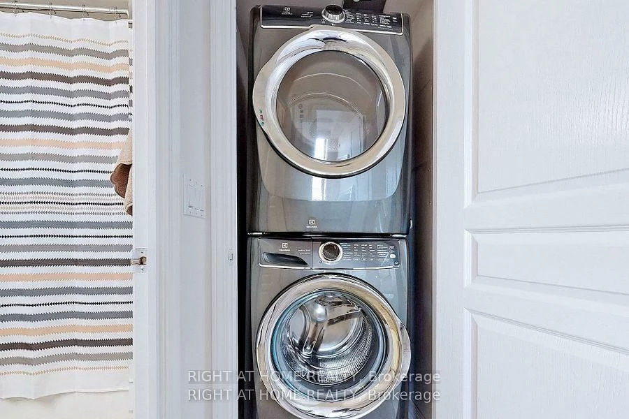 350, Red Maple, Langstaff, Richmond Hill