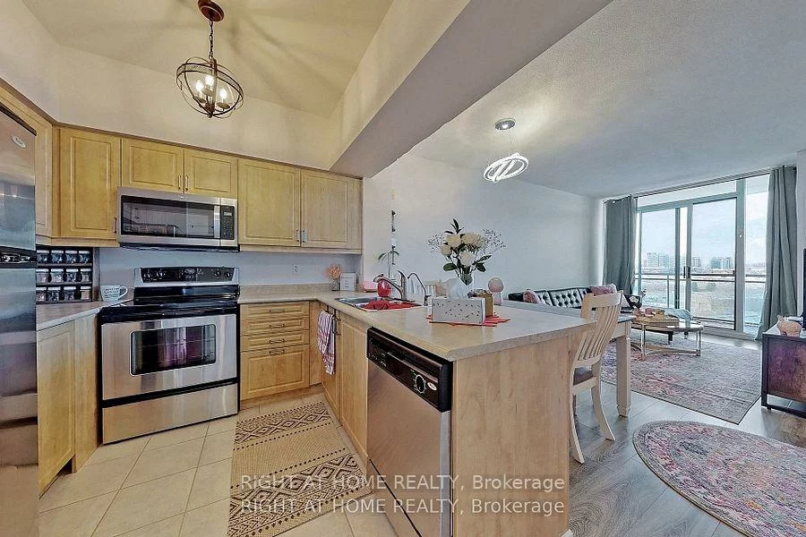 350, Red Maple, Langstaff, Richmond Hill