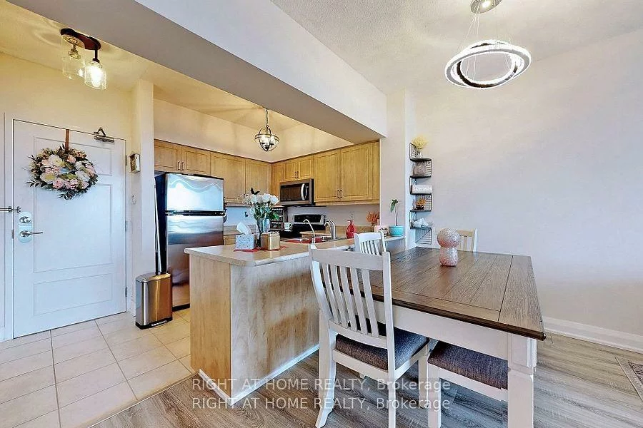 350, Red Maple, Langstaff, Richmond Hill