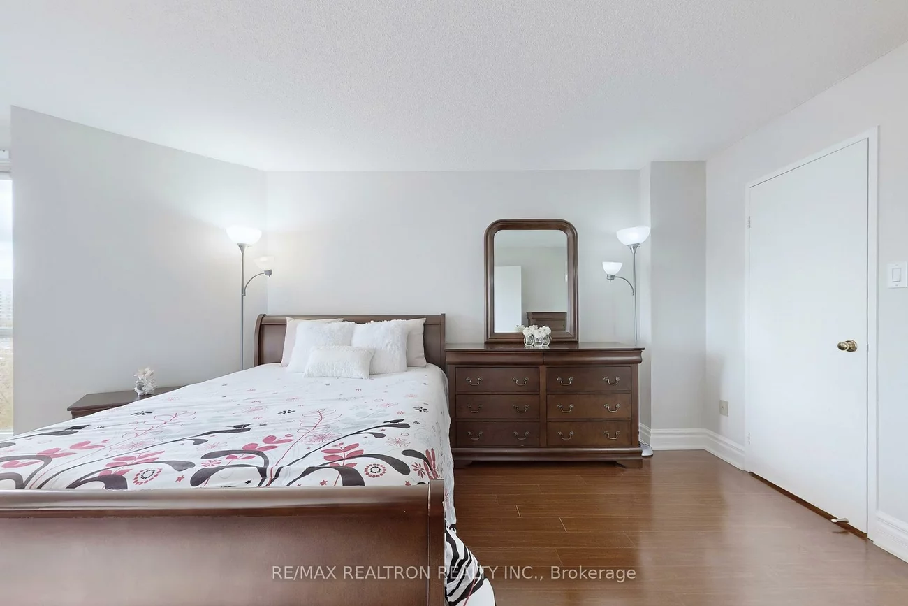 5, Weldrick, North Richvale, Richmond Hill