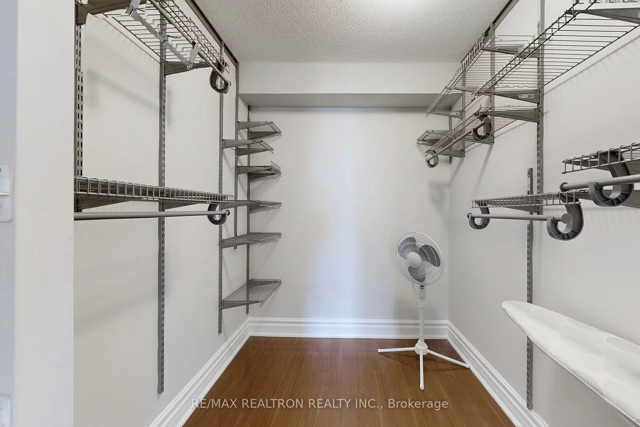 5, Weldrick, North Richvale, Richmond Hill