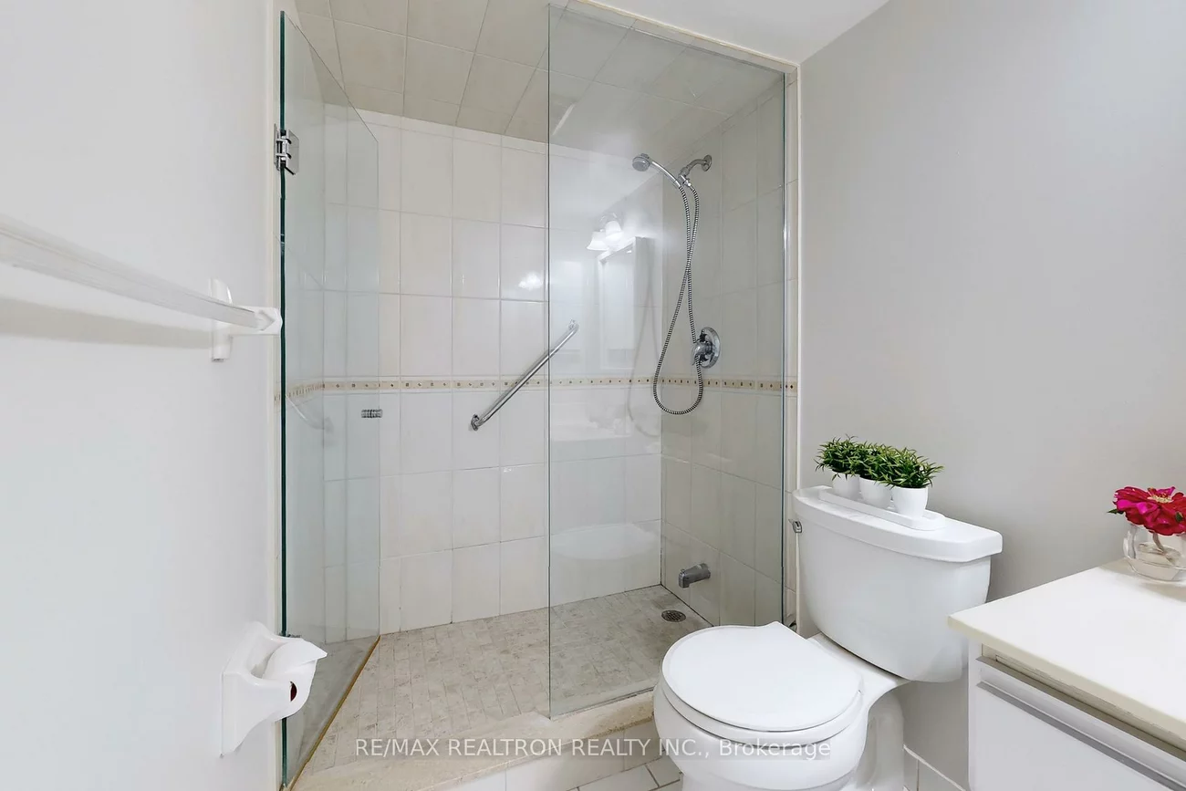 5, Weldrick, North Richvale, Richmond Hill