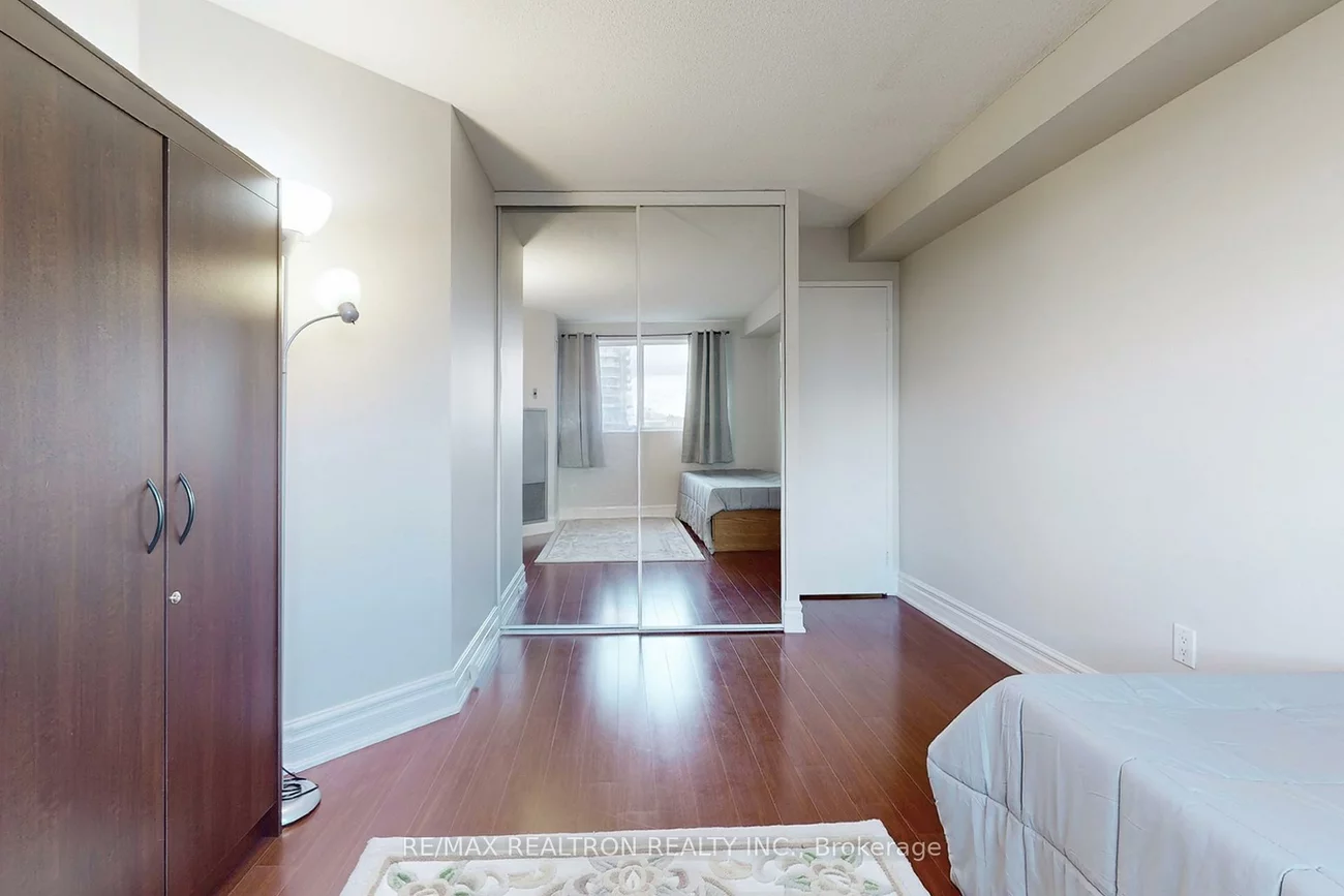 5, Weldrick, North Richvale, Richmond Hill