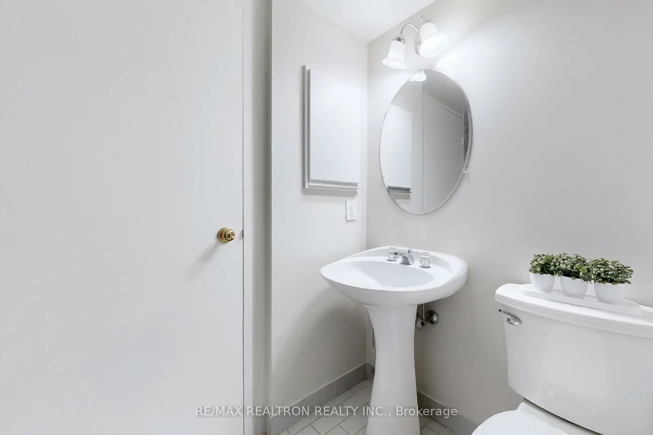 5, Weldrick, North Richvale, Richmond Hill