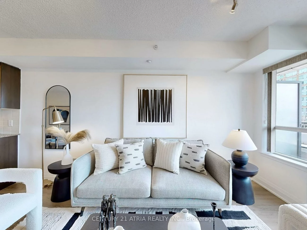 372, Highway 7, Doncrest, Richmond Hill