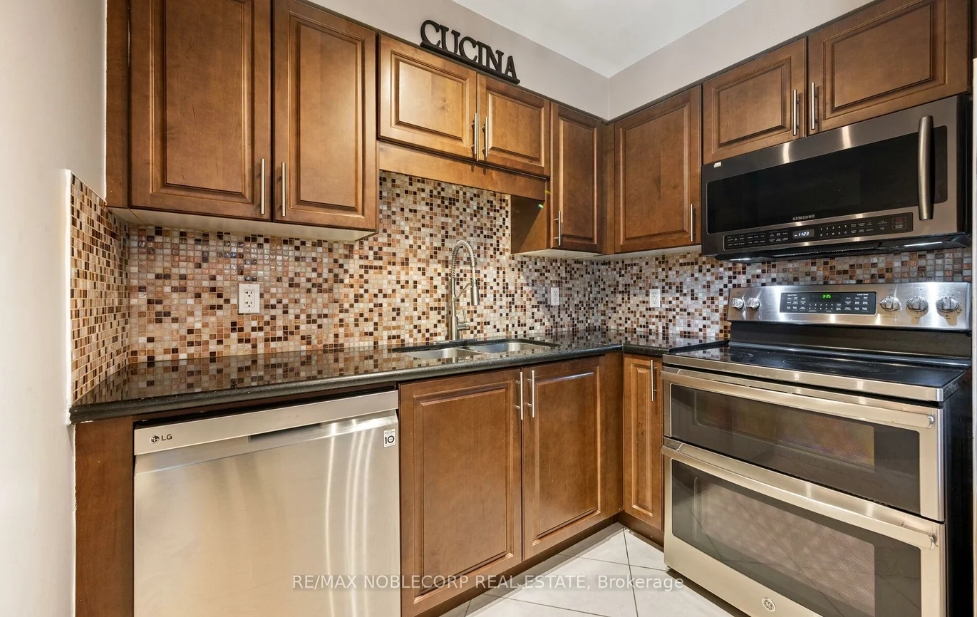 18, Harding, Harding, Richmond Hill