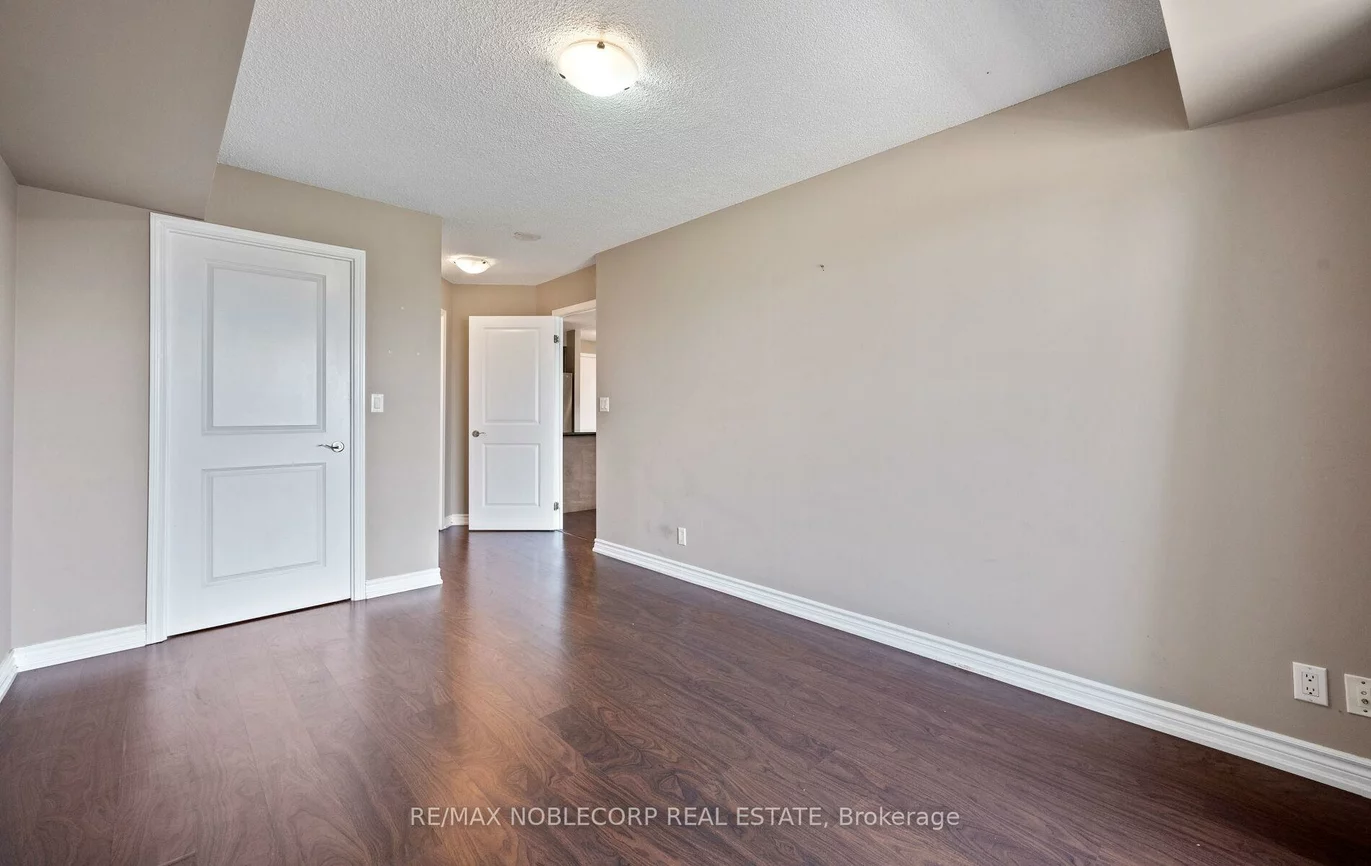 18, Harding, Harding, Richmond Hill