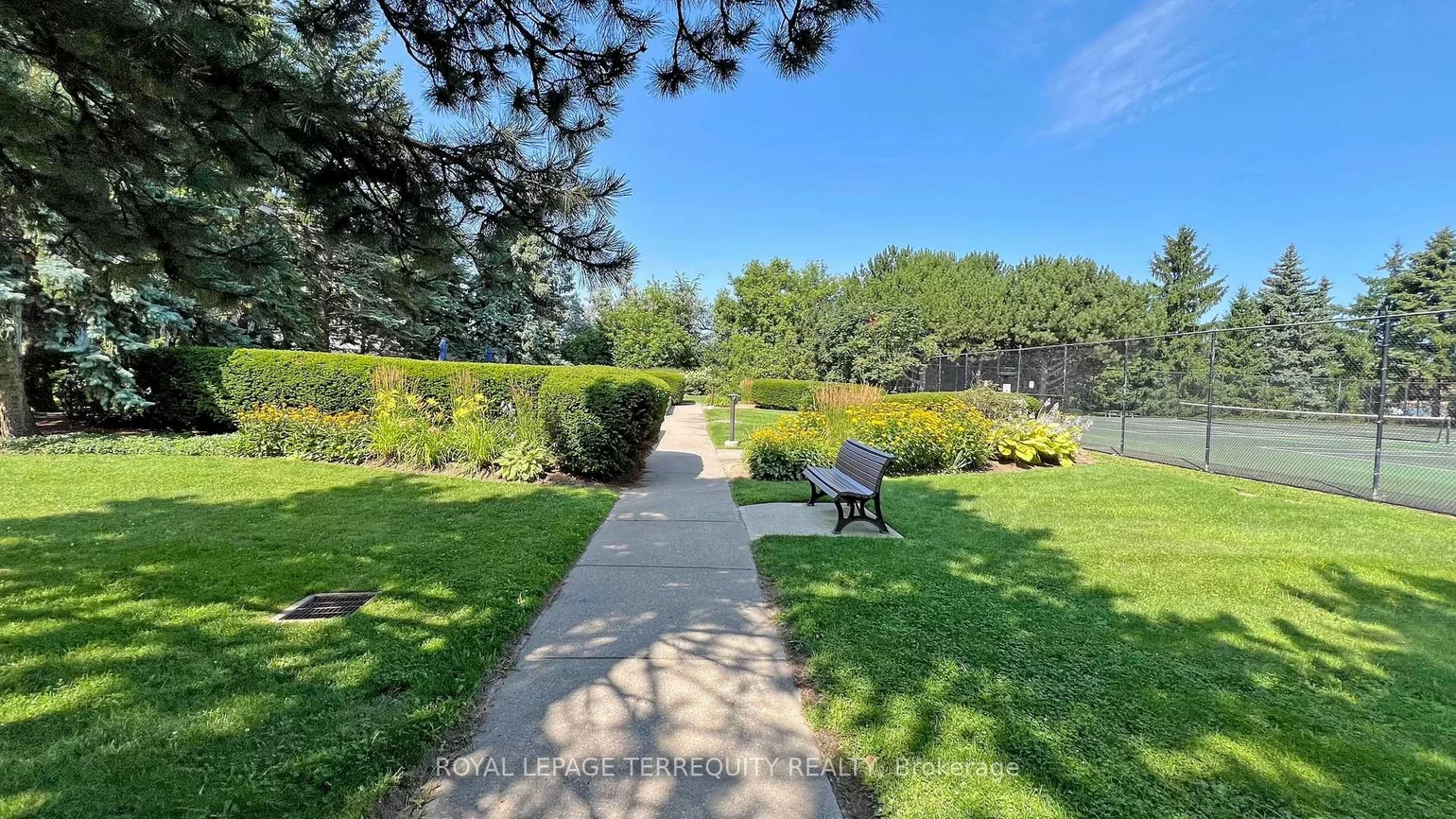 32, Clarissa, Harding, Richmond Hill