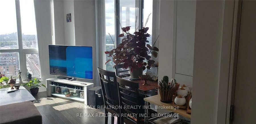 9201, Yonge, Langstaff, Richmond Hill