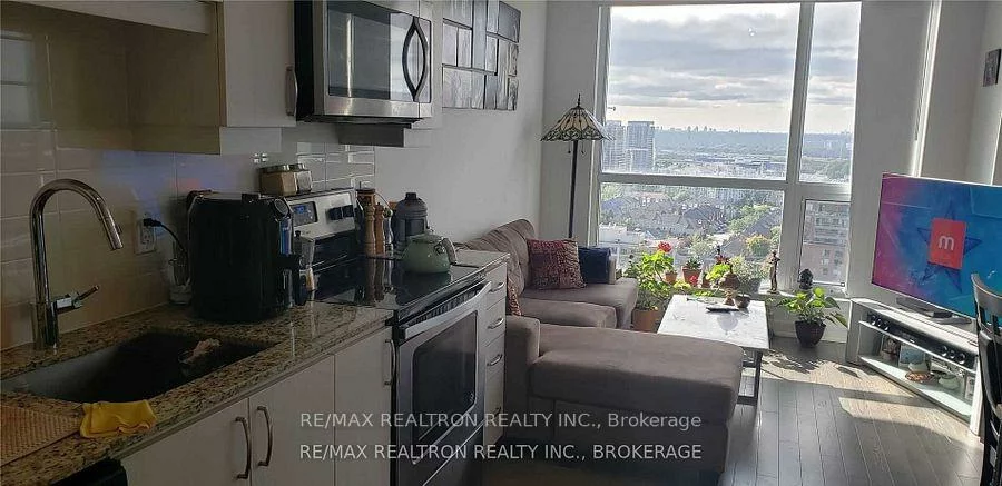 9201, Yonge, Langstaff, Richmond Hill