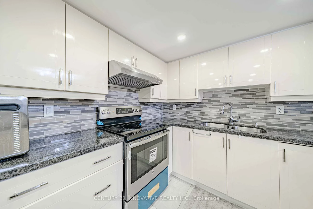 5, Weldrick, North Richvale, Richmond Hill