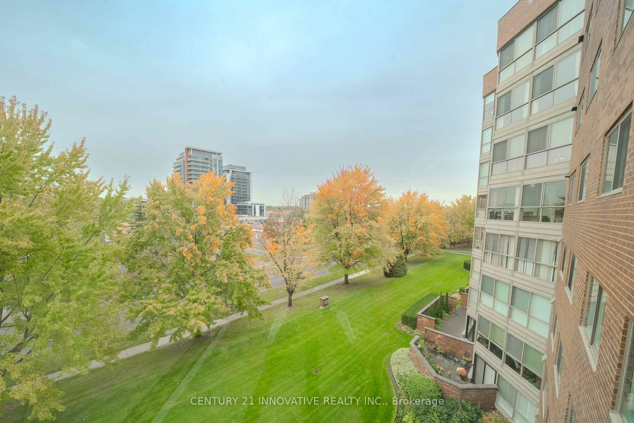 5, Weldrick, North Richvale, Richmond Hill