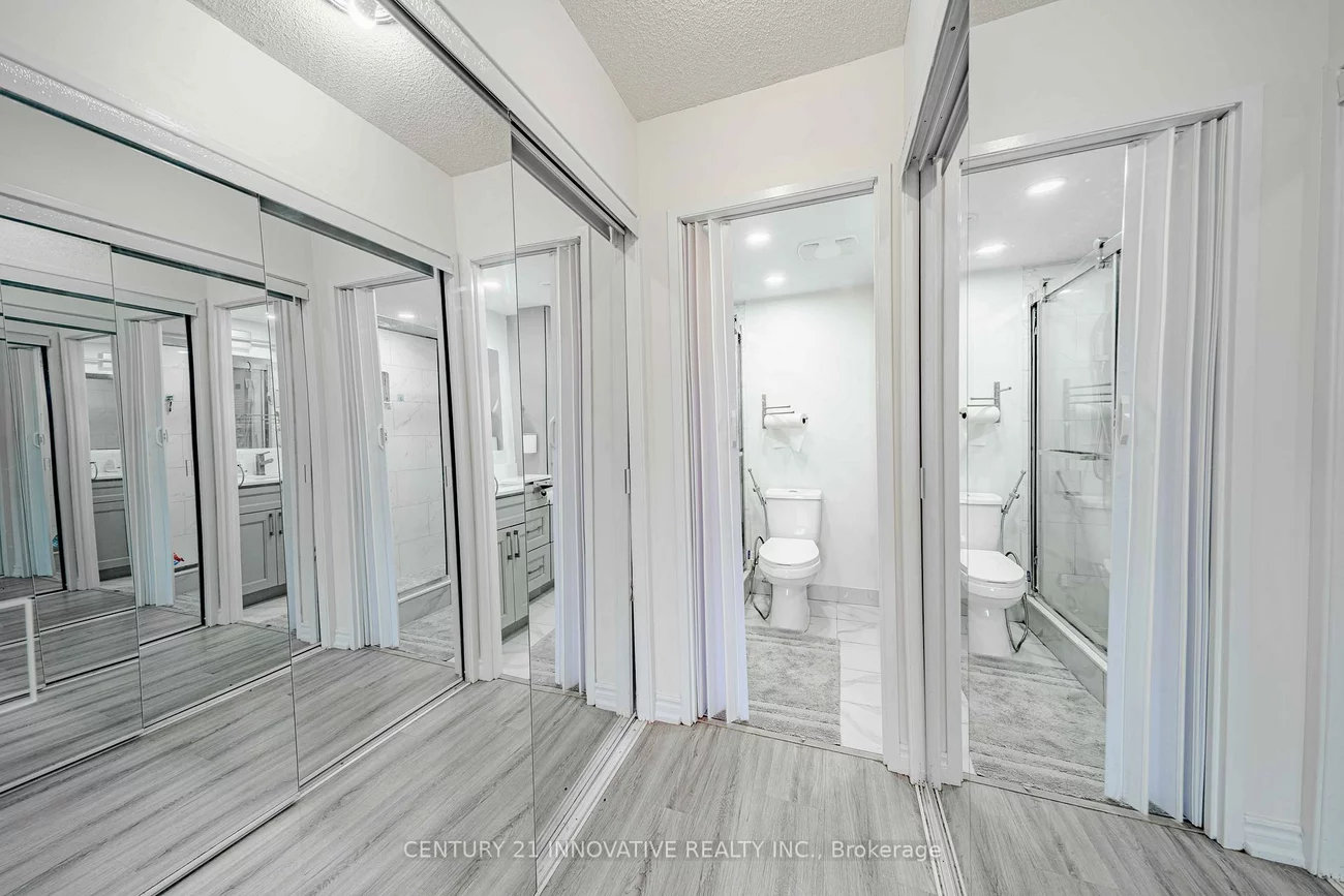 5, Weldrick, North Richvale, Richmond Hill