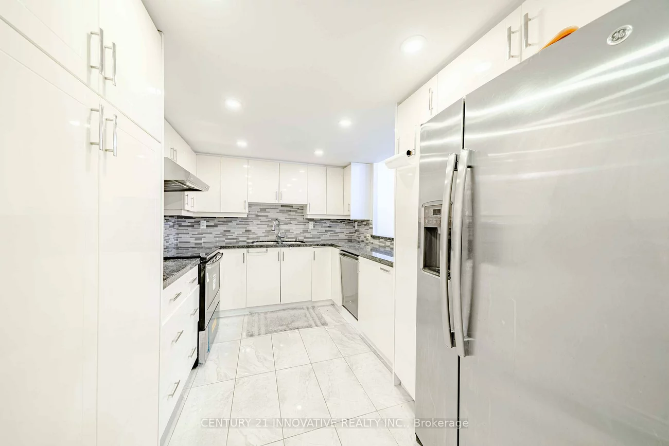 5, Weldrick, North Richvale, Richmond Hill