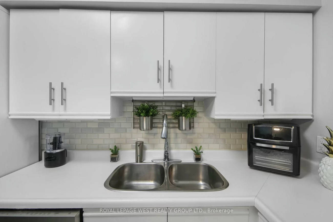 326, Major Mackenzie, Crosby, Richmond Hill