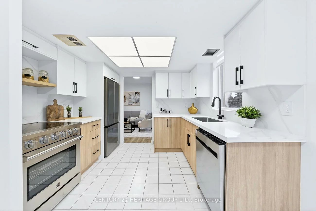 32, Clarissa, Harding, Richmond Hill