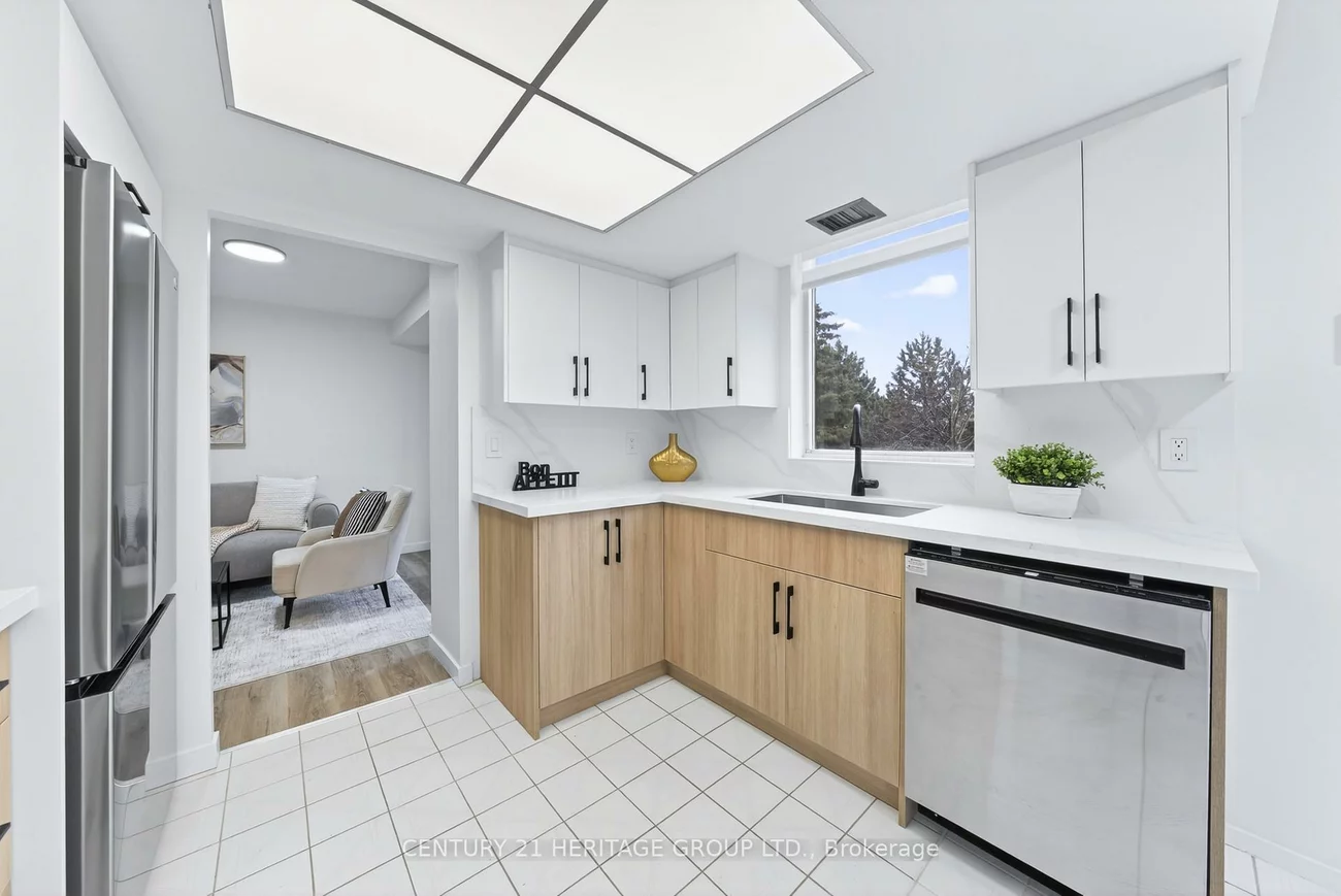 32, Clarissa, Harding, Richmond Hill