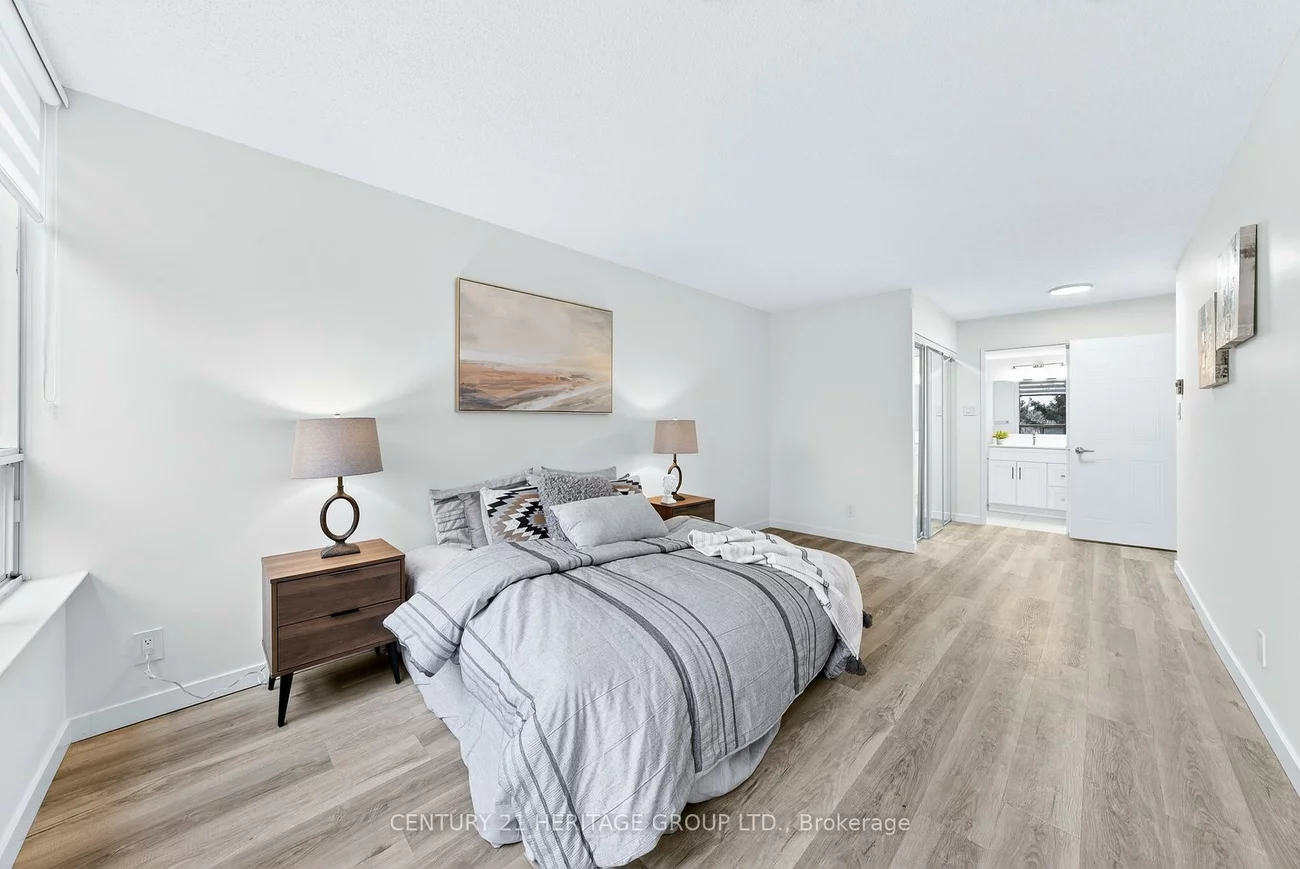 32, Clarissa, Harding, Richmond Hill