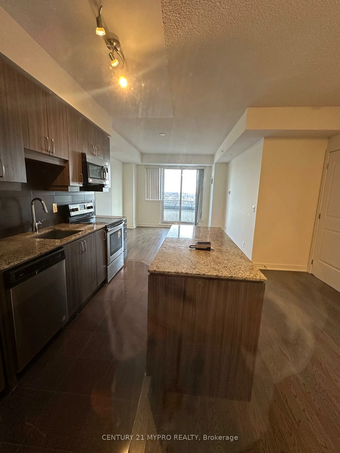 9205, Yonge, Langstaff, Richmond Hill