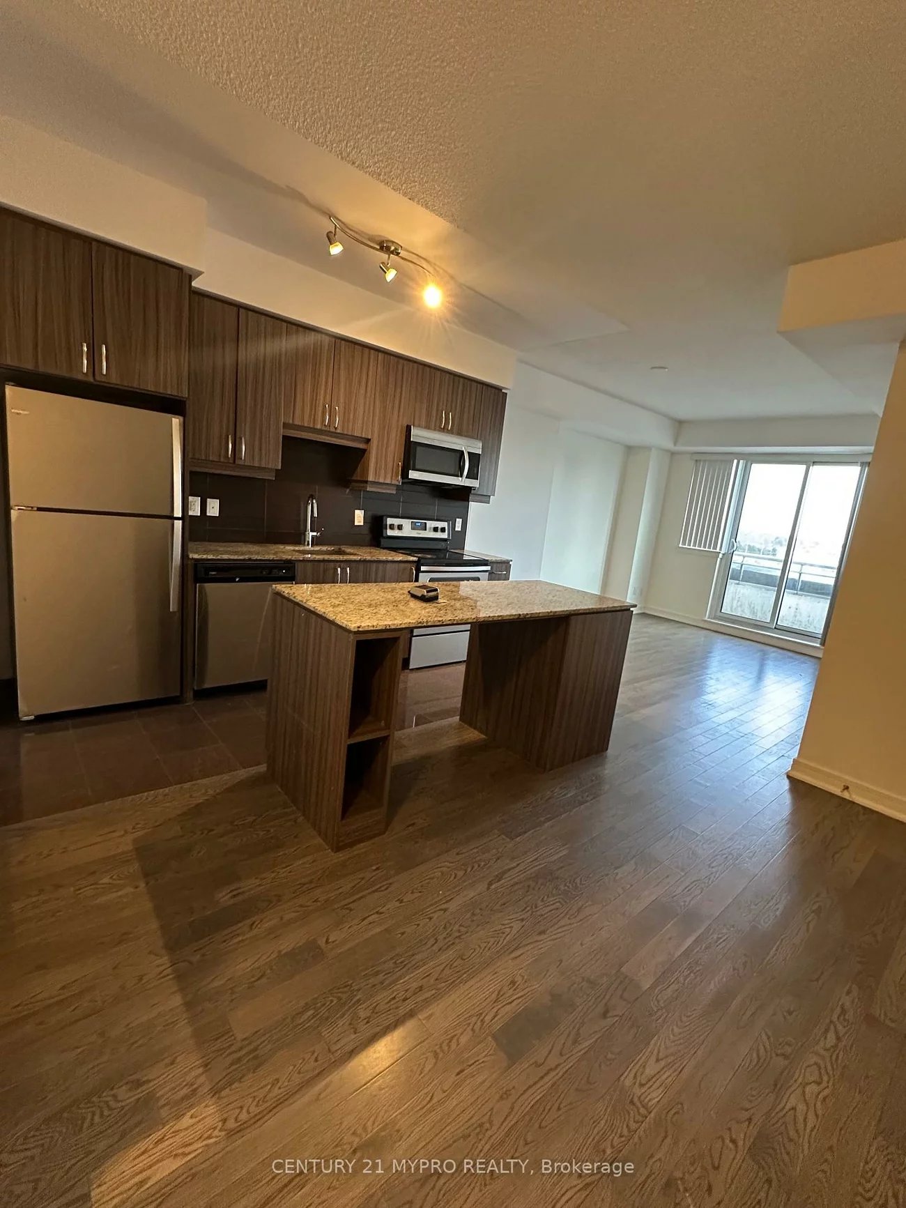 9205, Yonge, Langstaff, Richmond Hill