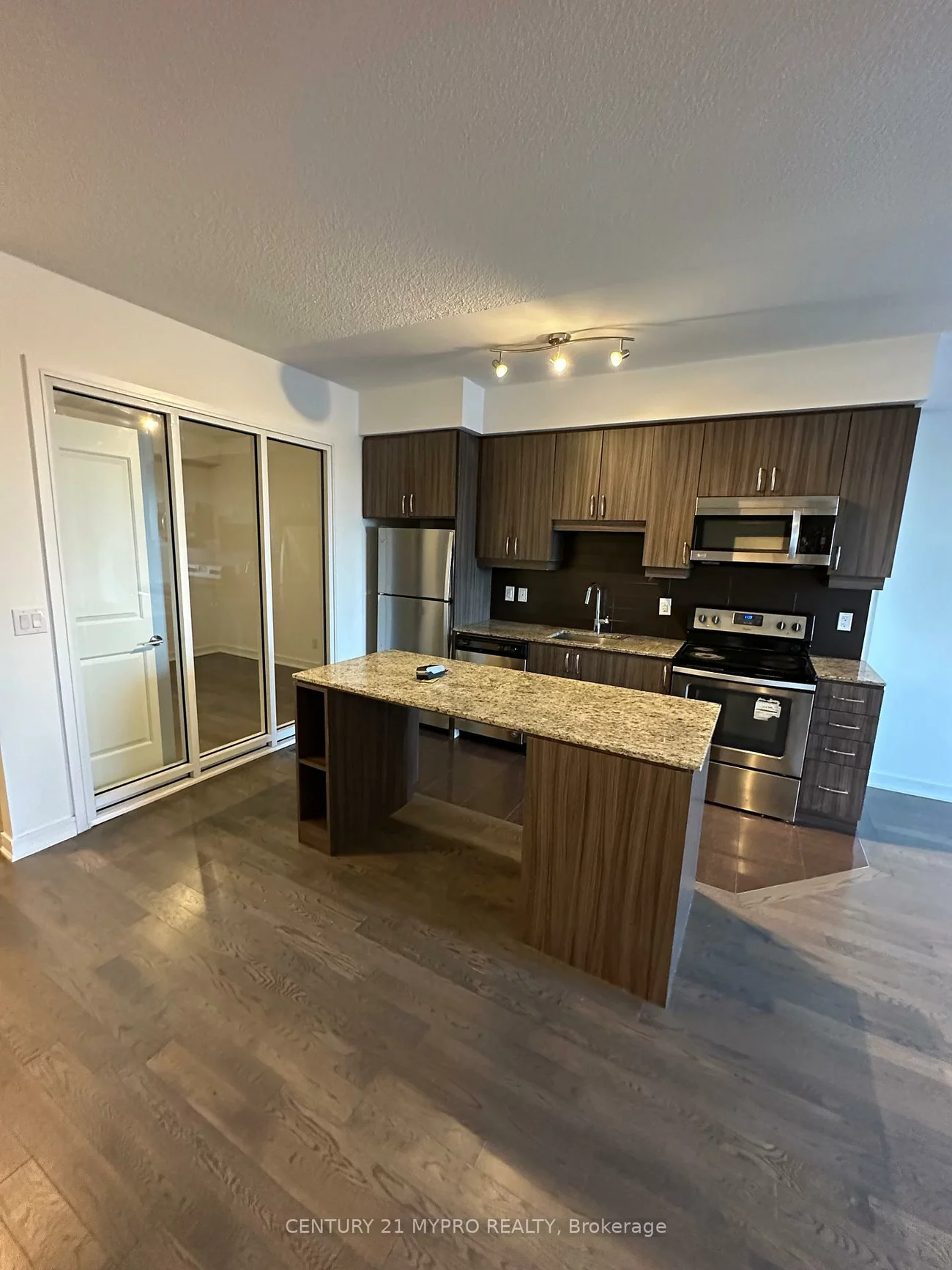 9205, Yonge, Langstaff, Richmond Hill