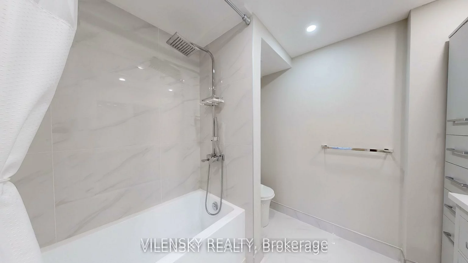 5, Weldrick, North Richvale, Richmond Hill