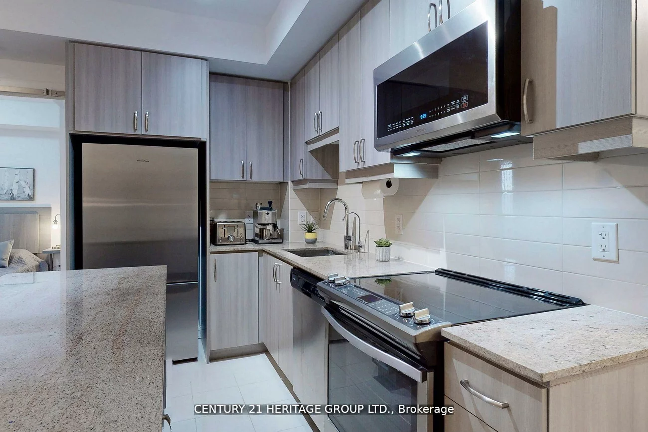 9201, Yonge, Langstaff, Richmond Hill