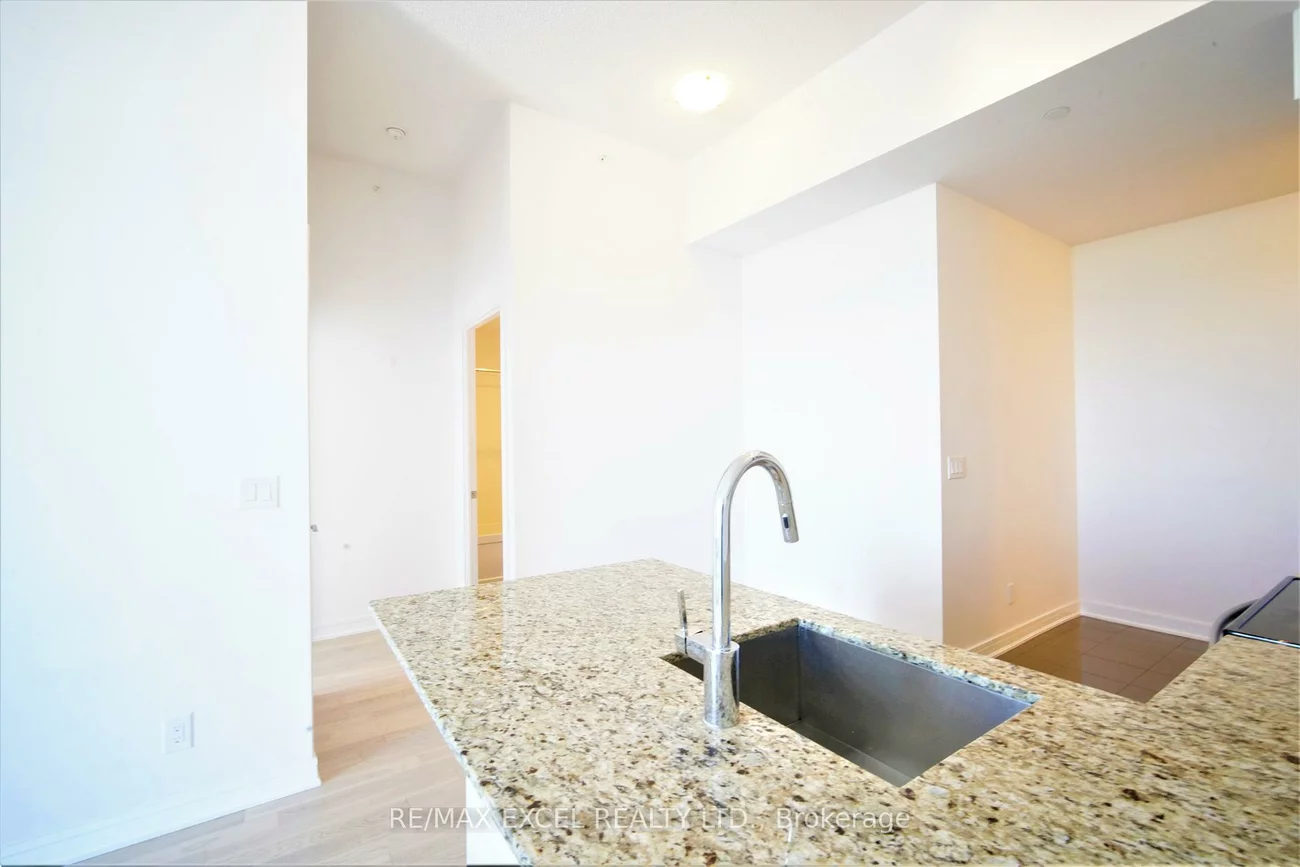 9205, Yonge, Langstaff, Richmond Hill