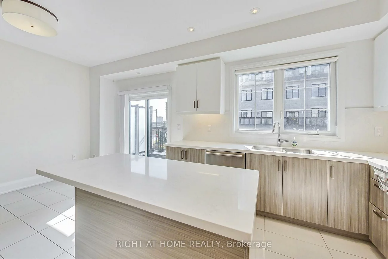 390, Highway 7, Doncrest, Richmond Hill