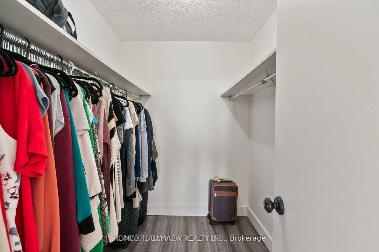 40, Baif, North Richvale, Richmond Hill