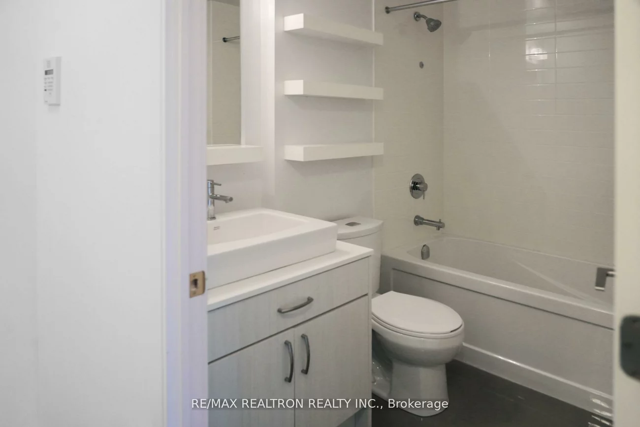 9201, Yonge, Langstaff, Richmond Hill