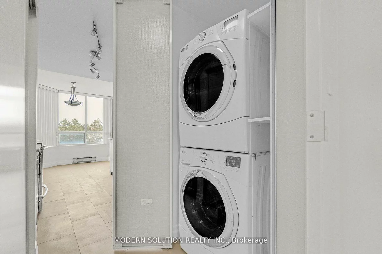 32, Clarissa, Harding, Richmond Hill