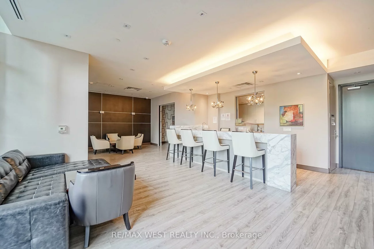 9608, Yonge, North Richvale, Richmond Hill