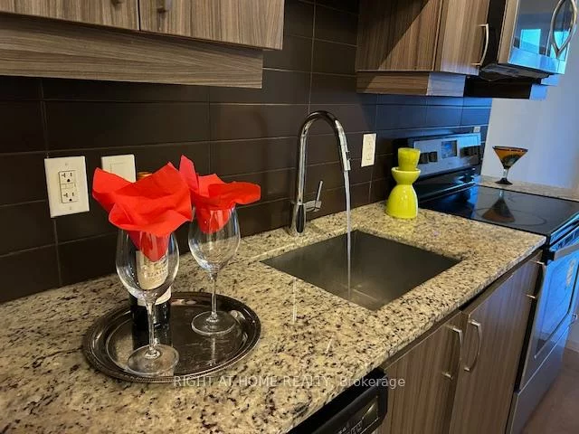 9205, Yonge, Langstaff, Richmond Hill