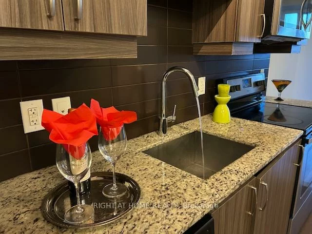 9205, Yonge, Langstaff, Richmond Hill