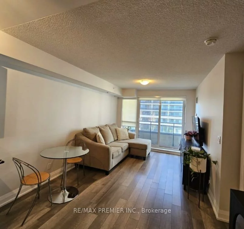 372, Highway 7, Doncrest, Richmond Hill