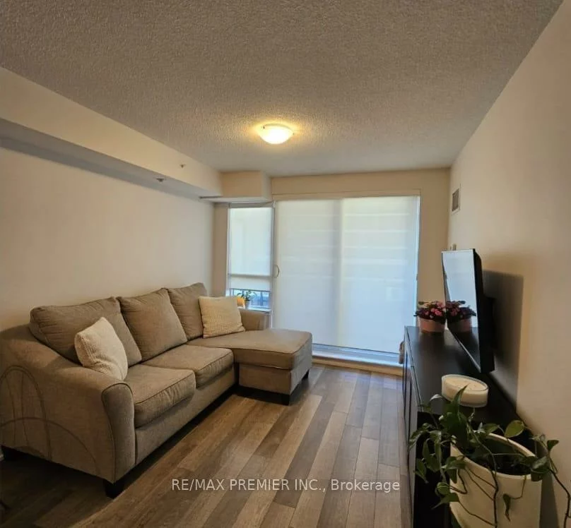 372, Highway 7, Doncrest, Richmond Hill